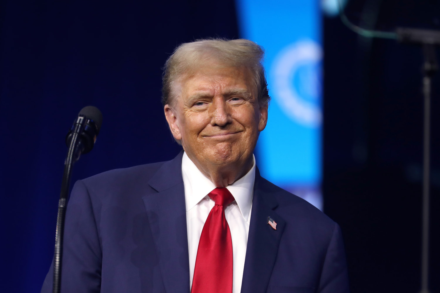 Trump mantiene el ultimátum del 4 de julio a la UE mientras un tribunal federal declara ilegal su arancel global del 10%: el Parlamento Europeo y la Comisión discrepan sobre la respuesta y SEAT confirma el ERTE para 3.400 trabajadores en Martorell