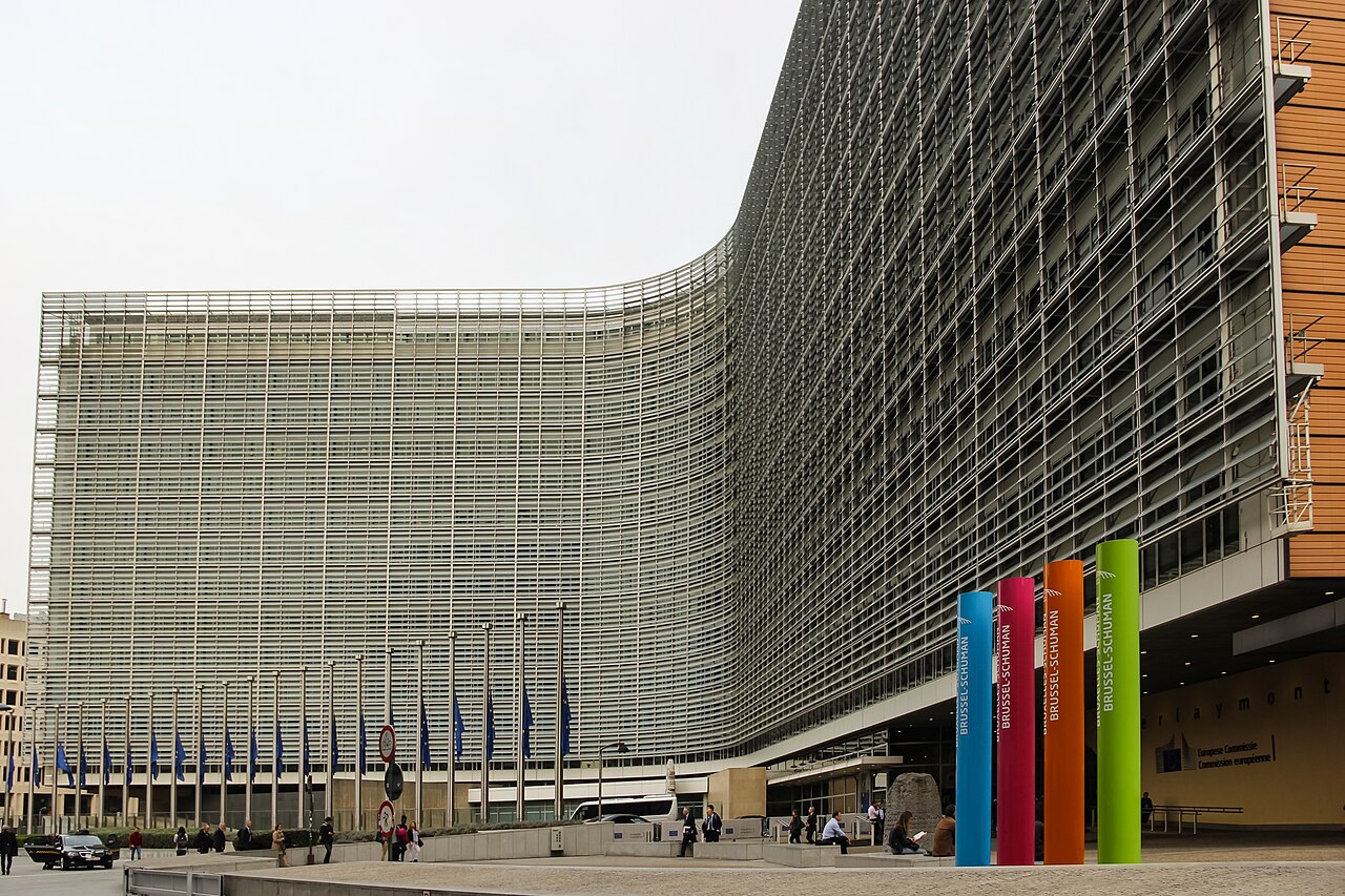 La Comisión Europea anuncia oficialmente la lista de represalias por noventa y cinco mil millones de euros contra Estados Unidos para el diecinueve de mayo mientras Von der Leyen coordina con Macron y Scholz la mayor respuesta comercial de la historia de la UE y Kallas convoca un Consejo de Exteriores extraordinario sobre Israel